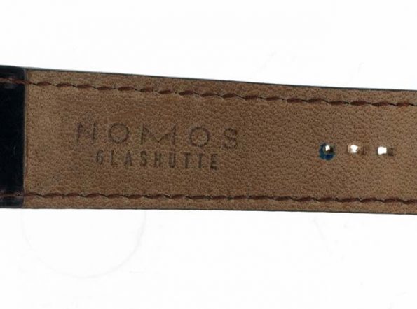 Nomos strap back